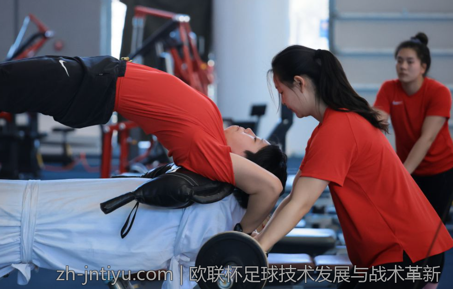 欧联杯足球技术发展与战术革新