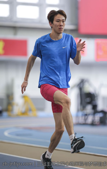 三冠王得主的心路历程与梦想追求
