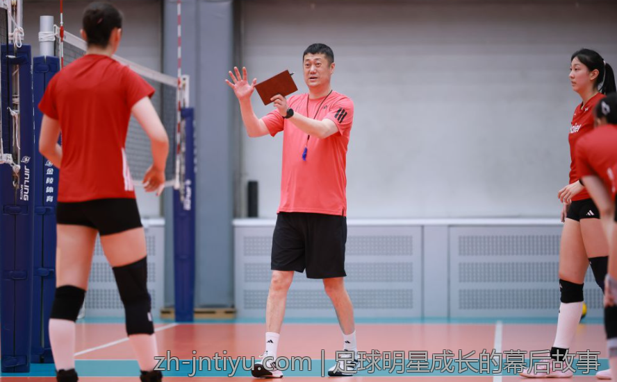 足球明星成长的幕后故事